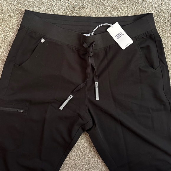 Black Figs Jogger Size XL - Picture 2 of 2